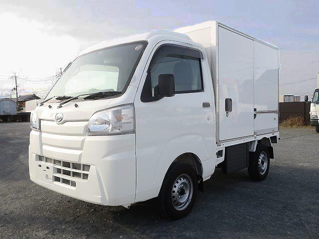 [Vehicles for lease only] 2018 Daihatsu Hijet Light refrigerated van, DENSO color aluminum, medium temperature setting, one-side sliding door, dealer inspection record book included