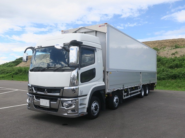 Reiwa 2nd year model Mitsubishi Fuso Super Great, large aluminum wing, 4-axle low floor, chrome plated high roof, rear wheel air suspension ★Actual mileage on meter: approx. 620,000 km/MOT valid until March 2025★