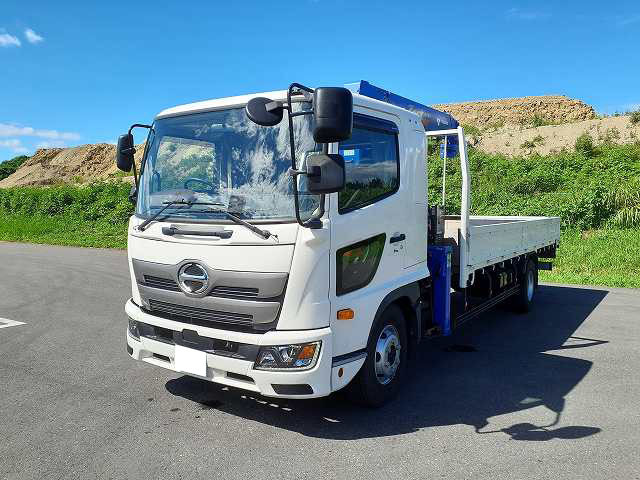 [Vehicle for lease only] 2022 model Hino Ranger with medium-sized crane, 3-way opening, 5500 standard width, Tadano 4-stage boom, 2.93t lifting, square feet, hook-in, radio-controlled