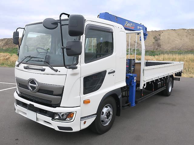 [Vehicle for lease only] 2022 model Hino Ranger with medium-sized crane, 3-way opening, 5500 standard width, Tadano 4-stage boom, 2.93t lifting, square feet, hook-in, radio-controlled