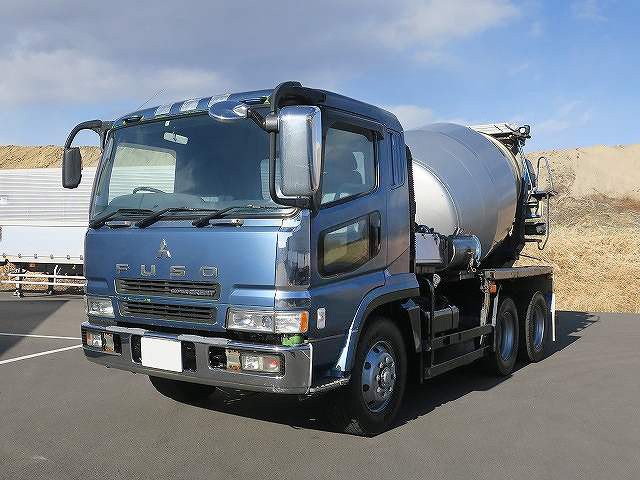 2001 Mitsubishi Fuso Super Great large concrete mixer truck with 2 differentials, Kayaba drum capacity 8.9m3, electric hopper cover *Approximately 500,000km on the meter! *