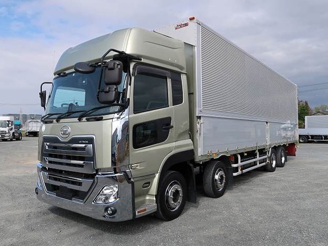2018 UD Trucks Quon Large aluminum wing 4-axle low floor high roof 390 horsepower *Approximately 300,000 km on the meter*