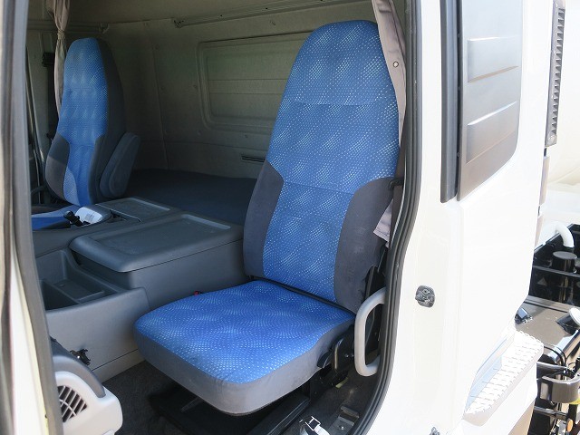 中古トラック UDトラックス粉粒体運搬車 ＃22