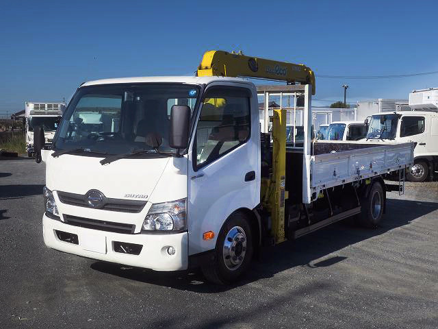 [Vehicles for lease only] 2015 Hino Dutro with small crane, 3.4t load, Furukawa Unic 3-stage boom, 2.9t lifting, high jack, winch, aluminum wheels, radio control included [medium-sized license required *excluding 5t limit]