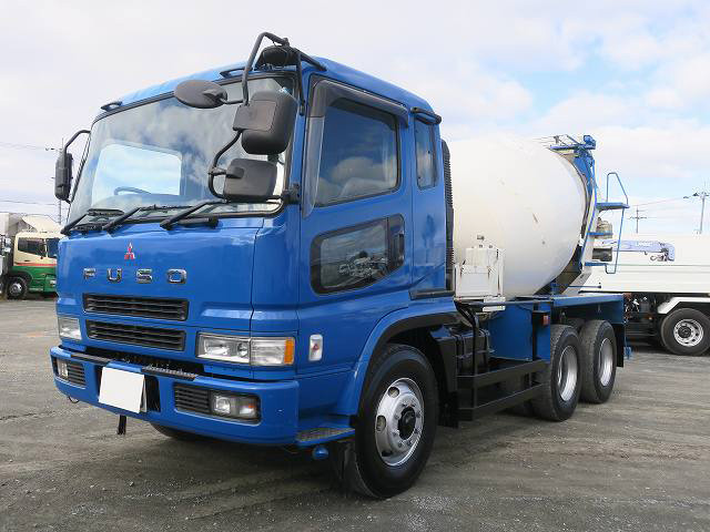 1997 Mitsubishi Fuso Super Great large concrete mixer truck with 2 differentials, manufactured by Shinmaywa, drum capacity 8.9m3, electric hopper cover *Approximately 200,000km on meter/vehicle inspection valid until September 2014*