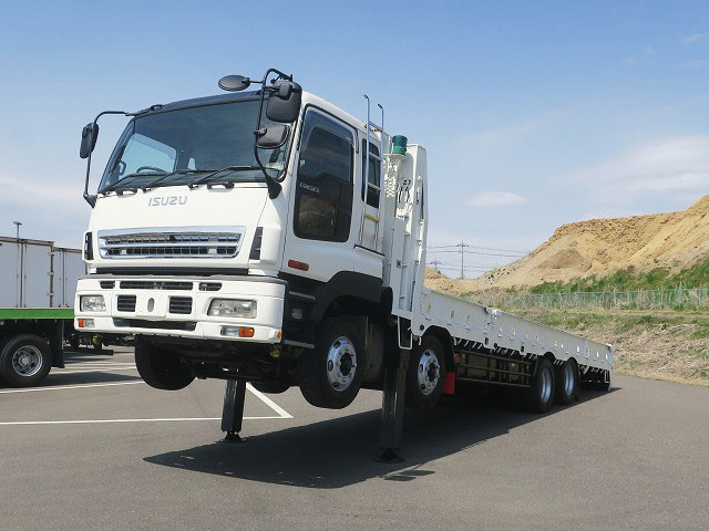 2006 Isuzu Giga Large Self-loader 4-axle low bed High jack Winch Rear wheel air suspension