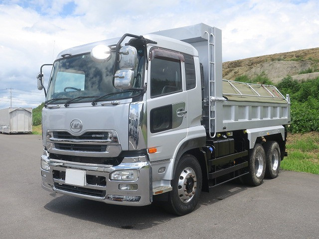 2011 UD Trucks Quon Large Dump Truck, Shinmaywa 2 Differential, Retarder, Aluminum Wheels *Actual Mileage: Approx. 490,000km*