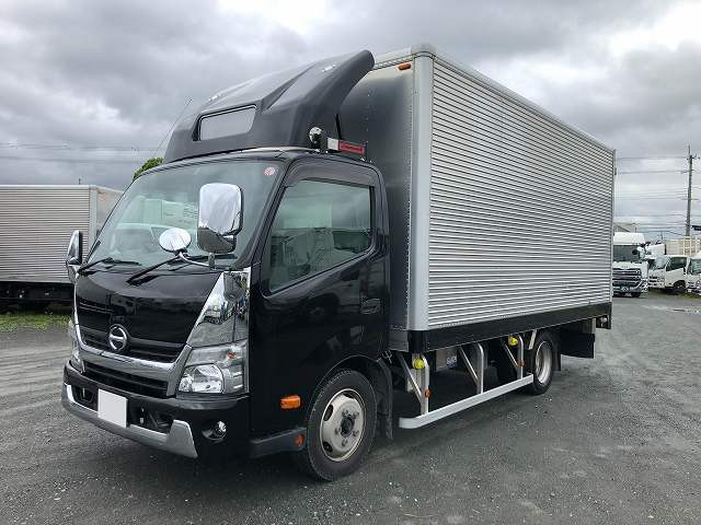 [Vehicles for lease only] 2018 Hino Dutro 2t aluminum van, wide and long, cargo bed height 206cm, auto floor, 2-stage lashing rail, 150 horsepower [medium-sized vehicle license required *excluding 5t limited vehicle]