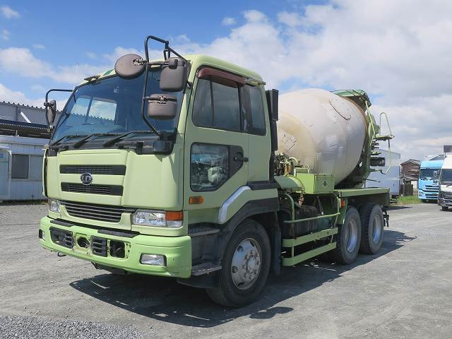 2001 UD Trucks Big Thumb Large Concrete Mixer Truck 2 Differentials Kayaba Drum Capacity 8.9m3