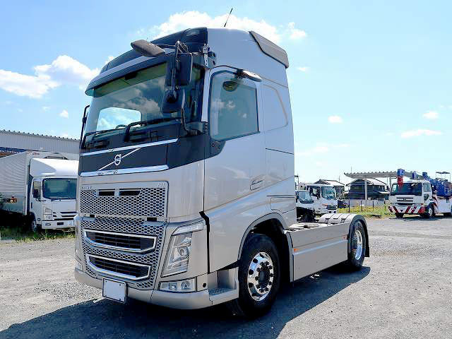 2018 Volvo Tractor Head, 5th wheel load 11.5t, 460hp, high roof, aluminum wheels, *Actual mileage approx. 570,000km*