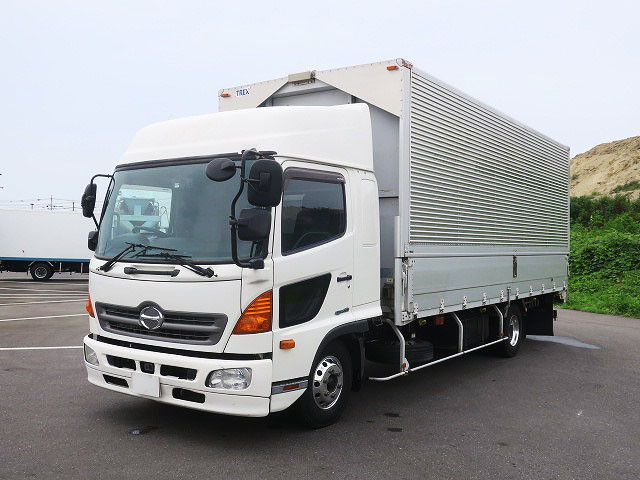 [Lease vehicle] 2013 Hino Ranger, medium-sized aluminum wing, 6200 wide, rear air suspension, high roof, 240 horsepower, aluminum wheels