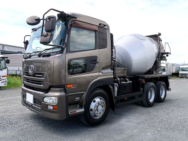 2006 UD Trucks Quon Large concrete mixer truck 2 differentials Shinmaywa made Drum capacity 8.7m3 Electric hopper cover *Actual mileage on meter: approx. 280,000km/Vehicle inspection valid until July 2015*