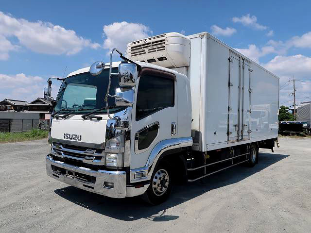 2015 Isuzu Forward Medium-sized refrigerated van 6200 wide Topre -30 degree setting Left side double door Rear air suspension Keystone 240 horsepower Aluminum wheels