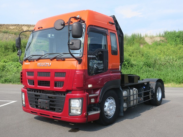 2013 Isuzu Giga tractor head, Hanamidai high lift coupler, 5th wheel load 7.9t, 420 horsepower, high roof, *Actual mileage on meter: approx. 490,000km*