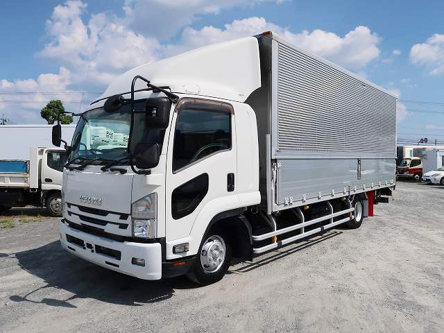 2016 Isuzu Forward, medium-sized aluminum wing, 6200 wide, combination gate, 240 horsepower, approx. 300,000 km on the meter