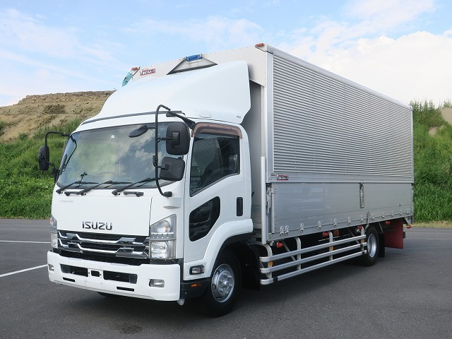 2013 Isuzu Forward, heavy-duty aluminum wing, 6500 wide, rear air suspension, 240 horsepower 