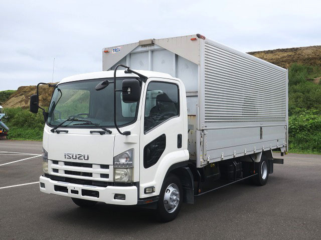 2010 Isuzu Forward Medium-sized Aluminum Wing *Approximately 300,000km on meter*