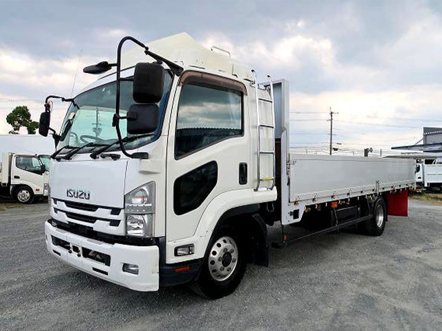 2017 Isuzu Forward, medium-sized flat body aluminum block, 6200 wide, 240 horsepower, aluminum wheels, *Actual mileage on meter: approx. 410,000 km*