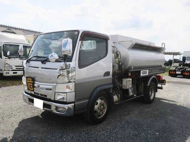 2017 Mitsubishi Fuso Canter Small Tank Truck, Made by Kyokuto, 4000L, Hose Reel, Gun Included, 150 Horsepower [Semi-Medium License Compatible] *Inspection valid until January 2025*