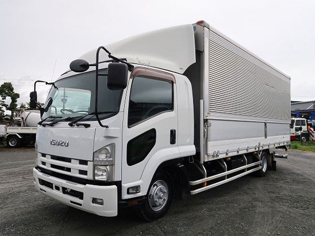 2013 Isuzu Forward, medium-sized aluminum wing, 6200 wide, retractable gearbox, 240 horsepower, meter reading approx. 390,000 km