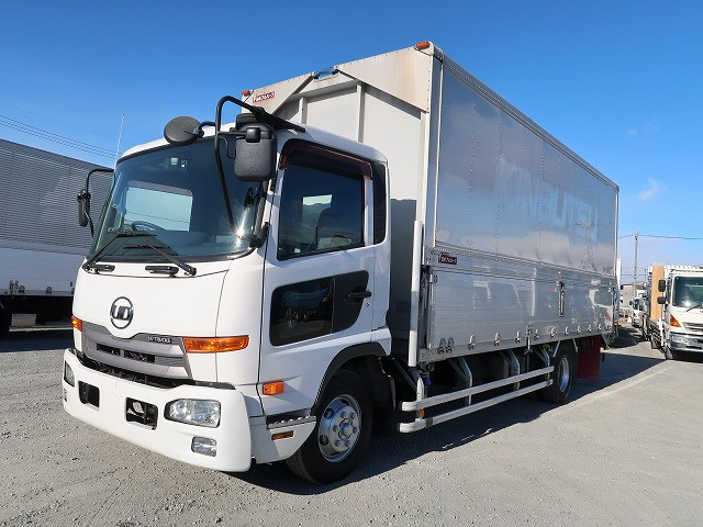 2013 UD Trucks Condor Medium Aluminum Wing 6200 Standard *Actual mileage on meter: approx. 130,000 km*