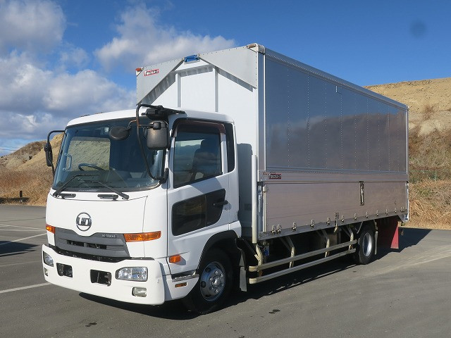 2013 UD Trucks Condor Medium Aluminum Wing 6200 Standard *Actual mileage approx. 280,000km*