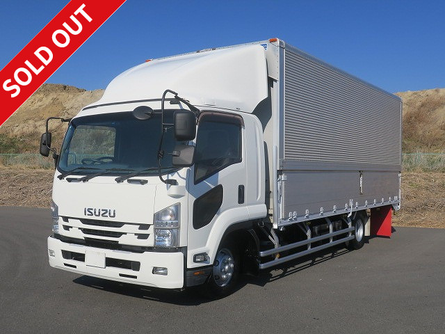 2016 Isuzu Forward Medium Aluminum Wing 6200 Wide Rear Air Suspension 240 Horsepower *Approximately 540,000km on the odometer! / Vehicle inspection valid until September 2014*