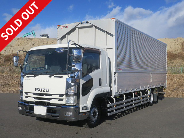 2015 Isuzu Forward, heavy-duty, aluminum wing, 7200 wide, storage PG, 240 horsepower, 250,000 km on the meter!