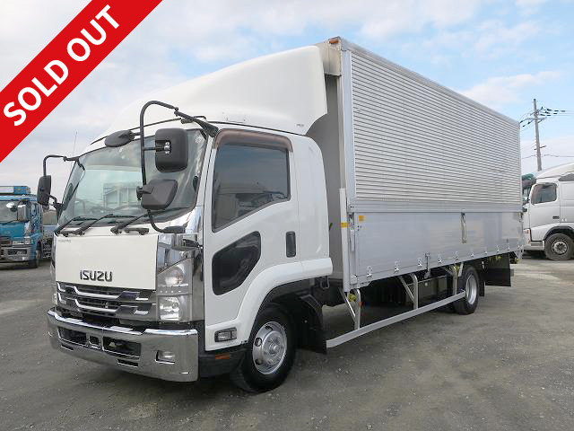 2015 Isuzu Forward Medium Aluminum Wing 6200 Wide 240 horsepower *Approximately 380,000 km on the odometer! *