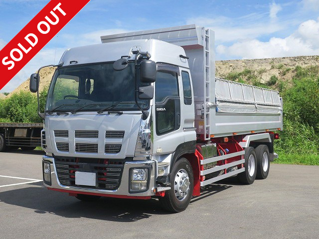 2014 Isuzu Giga 22 ton long dump truck, 2 differentials, high roof, 400 horsepower *Approximately 570,000 km on odometer/Inspection valid until October 2013*