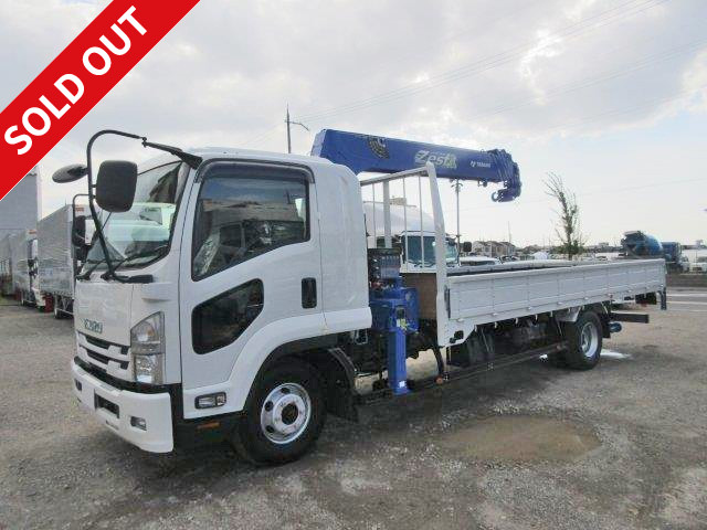 2016 Isuzu Forward Medium-sized (4t) Flatbed with Crane, Wide Width, Tadano 6-speed, Radio Control, Hook-in. Available for lease!