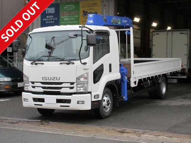 2016 Isuzu Forward flatbed with crane, standard wooden flatbed, Tadano 4-stage hook-in, radio-controlled car. Available for lease!