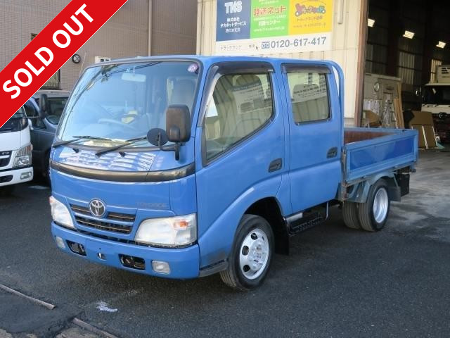 We have a 2008 model Toyoace flatbed double cab that is compatible with standard driver's licenses.