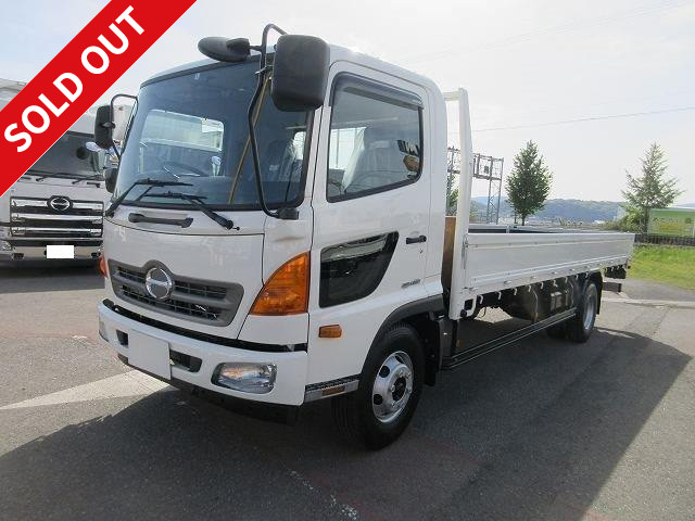 2017 Hino Ranger medium-sized wooden flatbed body 6200 standard with 4t load capacity and PTO. Available for lease now!