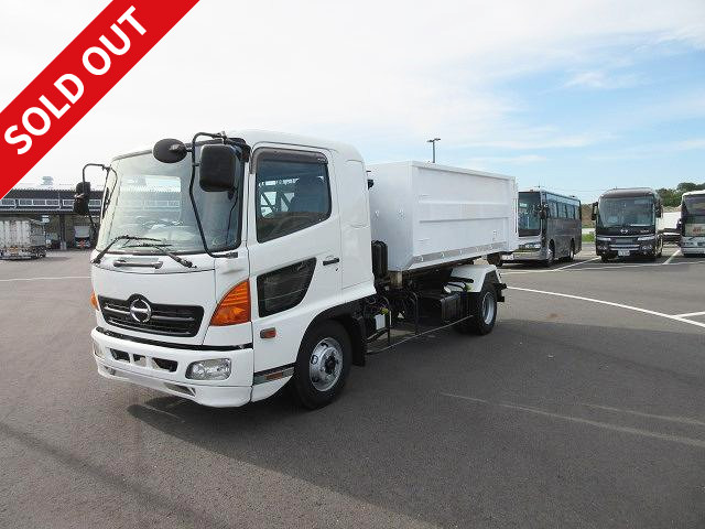 2005 Hino Ranger medium-sized arm roll, made by Shinmaywa, box included, actual mileage on meter is approximately 419,000 km!