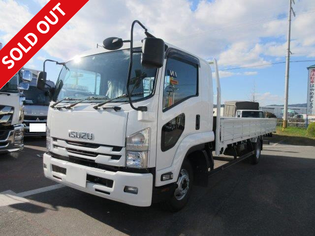 2017 Isuzu Forward, medium-sized wooden flat body, 6200 wide, with PTO 