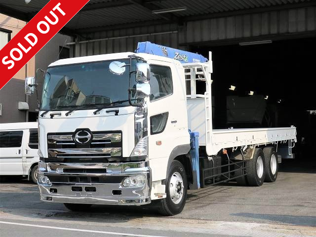 2004 Hino Profia Flatbed with large crane, high deck, 2 rear axles, Tadano 4-stage boom, 3-way opening, 2.93 ton lift, hook-in and radio control included. *Actual mileage on meter: approx. 399,000 km.*