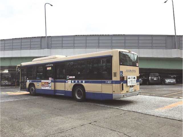 横浜市営バスに広告掲載した車両